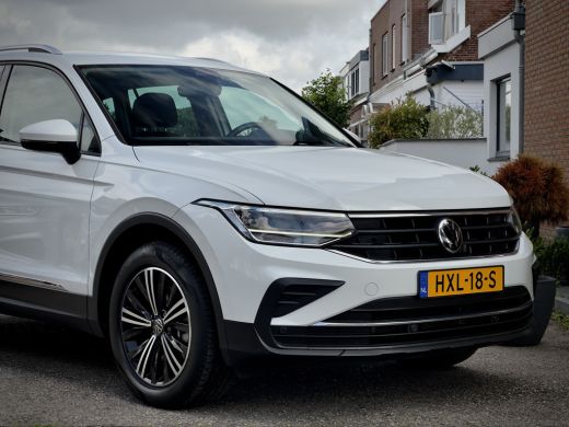 Volkswagen Tiguan 1.4 TSI AUT6 eHYBRID R-LINE VOL-LEDER DIGI-DASH AIRCO IQ-DRIVE PARK-ASSIST LED LMV PDC ActivLease financial lease