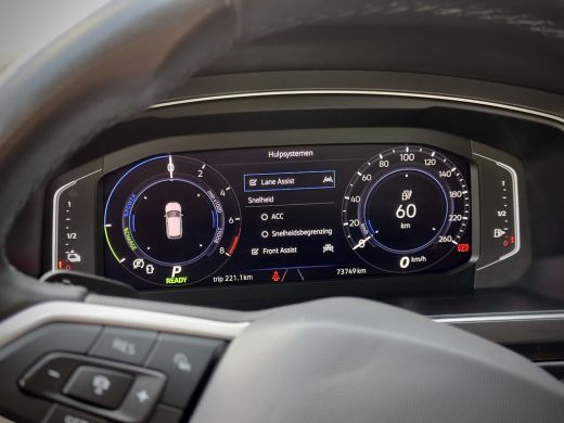 Volkswagen Tiguan 1.4 TSI AUT6 eHYBRID R-LINE VOL-LEDER DIGI-DASH AIRCO IQ-DRIVE PARK-ASSIST LED LMV PDC ActivLease financial lease