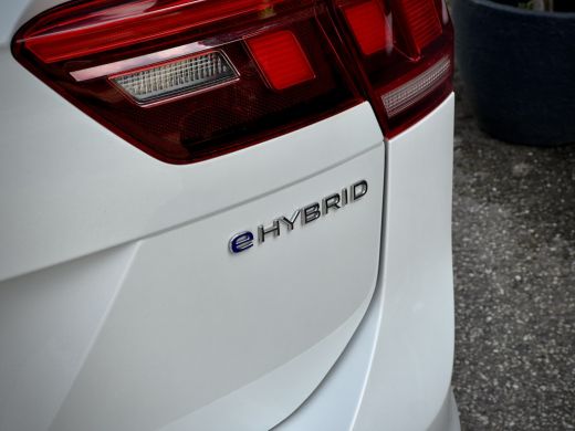 Volkswagen Tiguan 1.4 TSI AUT6 eHYBRID R-LINE VOL-LEDER DIGI-DASH AIRCO IQ-DRIVE PARK-ASSIST LED LMV PDC ActivLease financial lease