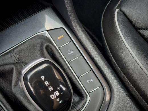 Volkswagen Tiguan 1.4 TSI AUT6 eHYBRID R-LINE VOL-LEDER DIGI-DASH AIRCO IQ-DRIVE PARK-ASSIST LED LMV PDC ActivLease financial lease