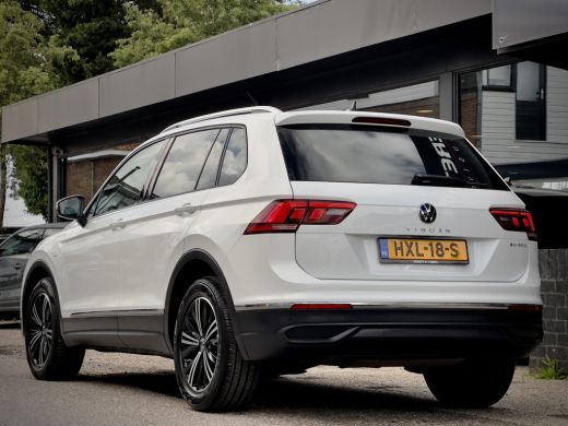 Volkswagen Tiguan 1.4 TSI AUT6 eHYBRID R-LINE VOL-LEDER DIGI-DASH AIRCO IQ-DRIVE PARK-ASSIST LED LMV PDC ActivLease financial lease
