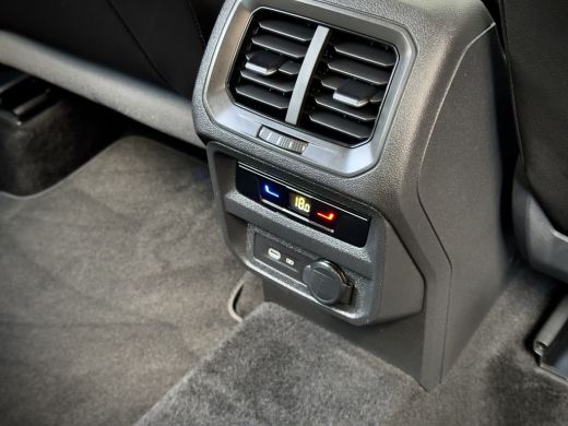 Volkswagen Tiguan 1.4 TSI AUT6 eHYBRID R-LINE VOL-LEDER DIGI-DASH AIRCO IQ-DRIVE PARK-ASSIST LED LMV PDC ActivLease financial lease