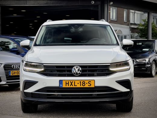 Volkswagen Tiguan 1.4 TSI AUT6 eHYBRID R-LINE VOL-LEDER DIGI-DASH AIRCO IQ-DRIVE PARK-ASSIST LED LMV PDC ActivLease financial lease