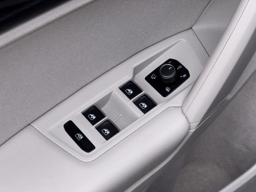 Volkswagen Tiguan 1.5 TSI AUT7 2X R-LINE DESIGNO-INT NAVI DIGI-DASH PARKPILOT APPLE-CARPLAY 20 INCH-LMV PDC ActivLease financial lease