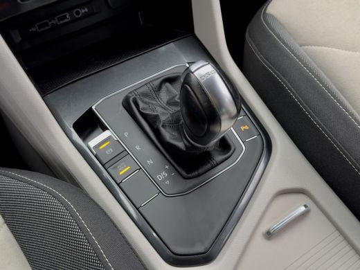 Volkswagen Tiguan 1.5 TSI AUT7 2X R-LINE DESIGNO-INT NAVI DIGI-DASH PARKPILOT APPLE-CARPLAY 20 INCH-LMV PDC ActivLease financial lease