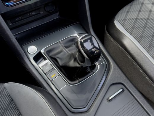 Volkswagen Tiguan 1.5 TSI AUT7 3X R-LINE + NW-MODEL PANODAK NAVI DIGI-DASH PARK-ASSIST LED LMV PDC ActivLease financial lease