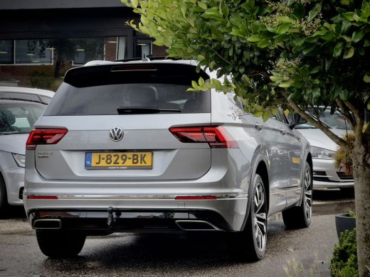 Volkswagen Tiguan Allspace 1.5 TSI AUT7 3x R-LINE 7PERS PANODAK 20 INCH-LMV NAVI CAMERA DIGI-DASH APPLE-CARPLAY LED PDC ActivLease financial lease