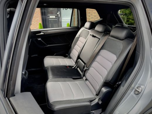 Volkswagen Tiguan Allspace 1.5 TSI AUT7 3x R-LINE 7PERS PANODAK 20 INCH-LMV NAVI CAMERA DIGI-DASH APPLE-CARPLAY LED PDC ActivLease financial lease