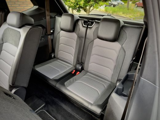 Volkswagen Tiguan Allspace 1.5 TSI AUT7 3x R-LINE 7PERS PANODAK 20 INCH-LMV NAVI CAMERA DIGI-DASH APPLE-CARPLAY LED PDC ActivLease financial lease