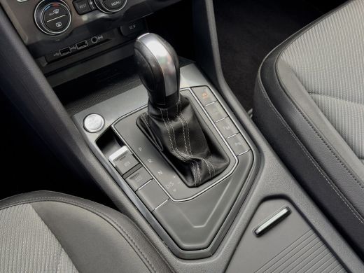 Volkswagen Tiguan Allspace 1.5 TSI AUT7 3x R-LINE 7PERS PANODAK 20 INCH-LMV NAVI CAMERA DIGI-DASH APPLE-CARPLAY LED PDC ActivLease financial lease