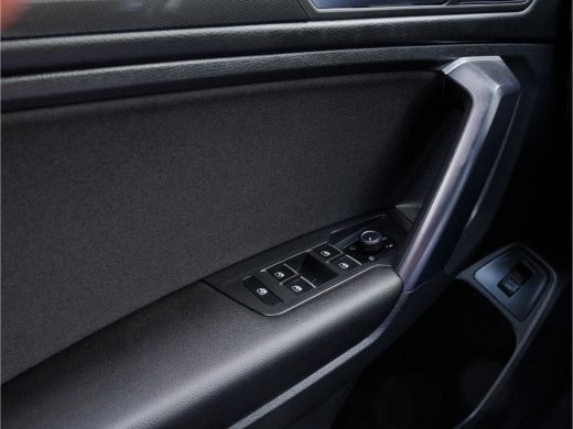 Volkswagen Tiguan Allspace 1.5 TSI AUT7 3x R-LINE 7PERS PANODAK NAVI CAMERA DIGIDASH 20 INCH-LMV PARKASSIST PDC ActivLease financial lease