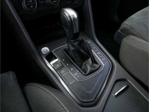 Volkswagen Tiguan Allspace 1.5 TSI AUT7 3x R-LINE 7PERS PANODAK NAVI CAMERA DIGIDASH 20 INCH-LMV PARKASSIST PDC ActivLease financial lease