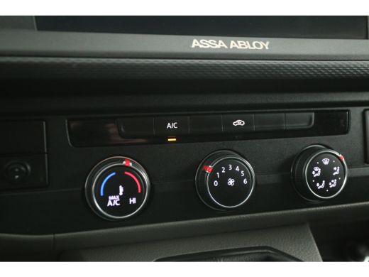 Volkswagen Transporter 2.0 TDI L2H1 | Airco | Cruise | Carplay | Navi | Parkeersensoren ActivLease financial lease