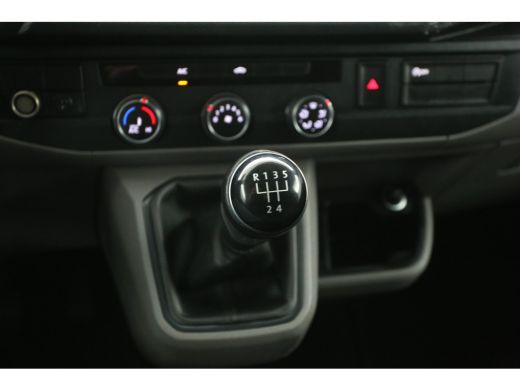 Volkswagen Transporter 2.0 TDI L2H1 | Airco | Cruise | Carplay | Navi | Parkeersensoren ActivLease financial lease