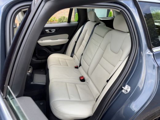 Volvo  V60 2.0 T8 AUT8 TWIN ENGINE AWD INSCRIPTION 304PK. PANODAK LEDER NAVI CAMERA DIGI-DASH APPLE-CARPLAY ... ActivLease financial lease