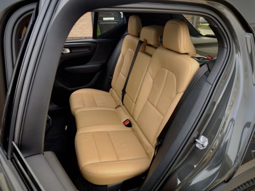 Volvo  XC40 2.0 T4 INSCRIPTION PANODAK LEDER NAVI HARMAN KARDON LED LMV PDC ActivLease financial lease