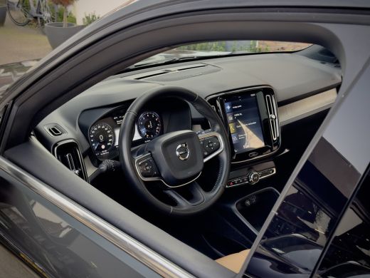 Volvo  XC40 2.0 T4 INSCRIPTION PANODAK LEDER NAVI HARMAN KARDON LED LMV PDC ActivLease financial lease