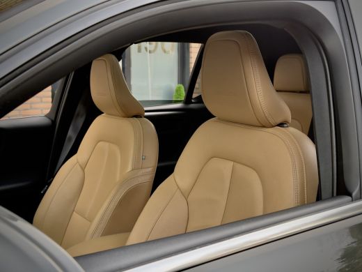 Volvo  XC40 2.0 T4 INSCRIPTION PANODAK LEDER NAVI HARMAN KARDON LED LMV PDC ActivLease financial lease