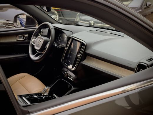 Volvo  XC40 2.0 T4 INSCRIPTION PANODAK LEDER NAVI HARMAN KARDON LED LMV PDC ActivLease financial lease