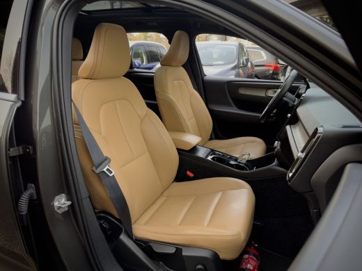 Volvo  XC40 2.0 T4 INSCRIPTION PANODAK LEDER NAVI HARMAN KARDON LED LMV PDC ActivLease financial lease