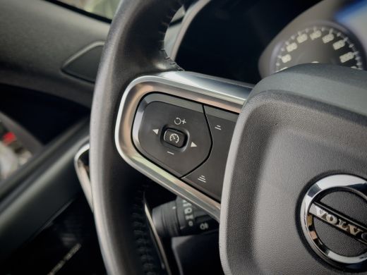 Volvo  XC40 2.0 T4 INSCRIPTION PANODAK LEDER NAVI HARMAN KARDON LED LMV PDC ActivLease financial lease