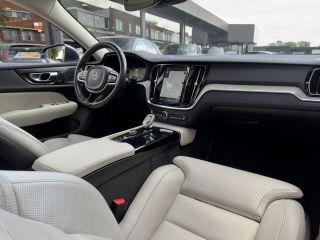 Volvo  V60 2.0 T8 AUT8 TWIN ENGINE AWD INSCRIPTION 304PK. PANODAK LEDER NAVI CAMERA DIGI-DASH APPLE-CARPLAY ...