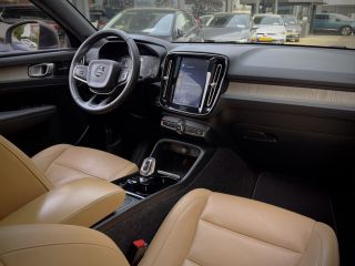 Volvo  XC40 2.0 T4 INSCRIPTION PANODAK LEDER NAVI HARMAN KARDON LED LMV PDC