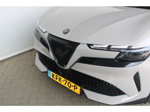 Alfa Romeo Junior 1.2 Turbo Hybrid Ibrida | Adaptieve cruise control | Full-LED | Parkeersensoren achter | Apple Ca... ActivLease financial lease