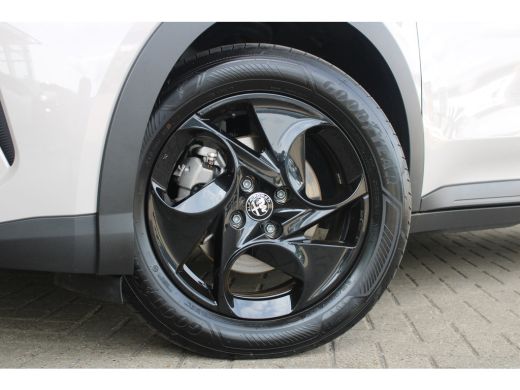 Alfa Romeo Junior 1.2 Turbo Hybrid Ibrida | Adaptieve cruise control | Full-LED | Parkeersensoren achter | Apple Ca... ActivLease financial lease