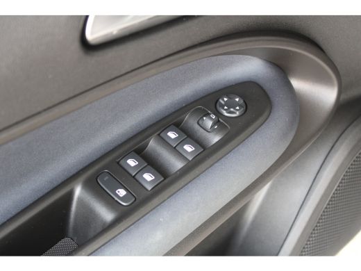 Alfa Romeo Junior 1.2 Turbo Hybrid Ibrida | Adaptieve cruise control | Full-LED | Parkeersensoren achter | Apple Ca... ActivLease financial lease