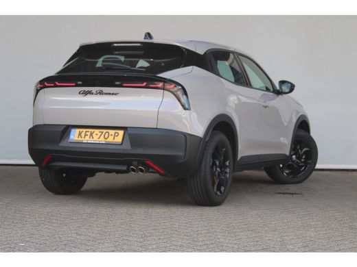 Alfa Romeo Junior 1.2 Turbo Hybrid Ibrida | Adaptieve cruise control | Full-LED | Parkeersensoren achter | Apple Ca... ActivLease financial lease