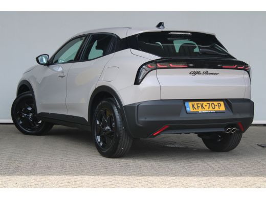 Alfa Romeo Junior 1.2 Turbo Hybrid Ibrida | Adaptieve cruise control | Full-LED | Parkeersensoren achter | Apple Ca... ActivLease financial lease