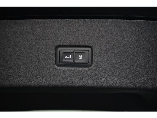 Audi Q8 60 TFSI e quattro Pro Line S Competition 490PK |  Trekhaak | Panorama Dak | Stoelverwarming\venti... ActivLease financial lease