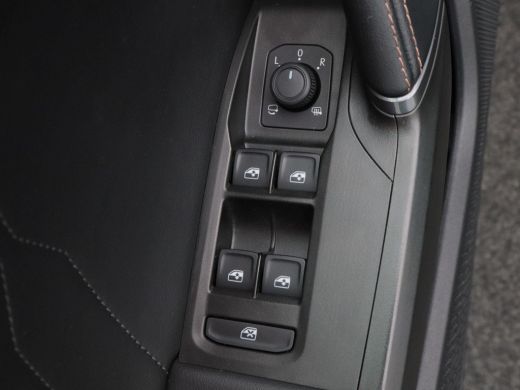 CUPRA Formentor 1.4 e-Hybrid 204 Pk | Stoel/Stuur Verwarming | Panoramadak | Full LED | Adaptive Cruise | Navigat... ActivLease financial lease