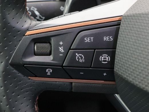 CUPRA Formentor 1.4 e-Hybrid 204 Pk | Stoel/Stuur Verwarming | Panoramadak | Full LED | Adaptive Cruise | Navigat... ActivLease financial lease
