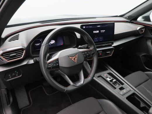 CUPRA Formentor 1.4 e-Hybrid 204 Pk | Stoel/Stuur Verwarming | Panoramadak | Full LED | Adaptive Cruise | Navigat... ActivLease financial lease