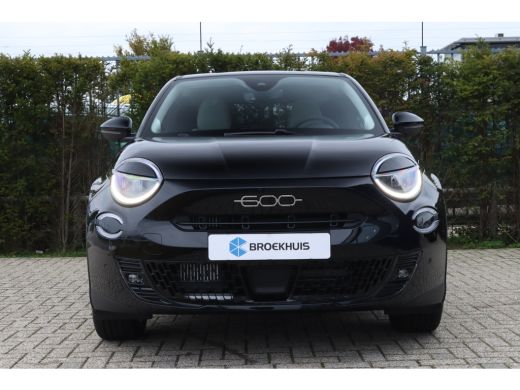 Fiat 600 Hybrid La Prima 145 | Achteruitrijcamera met 180&deg; Area view | Adaptive cruisecontrol (Adaptive Cr... ActivLease financial lease