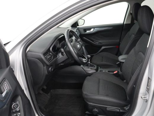 Ford Focus 1.0 EcoBoost Hybrid Active | Stoelverwarming | Trekhaak | Camera | Stuurverwarming | Carplay | Ke... ActivLease financial lease