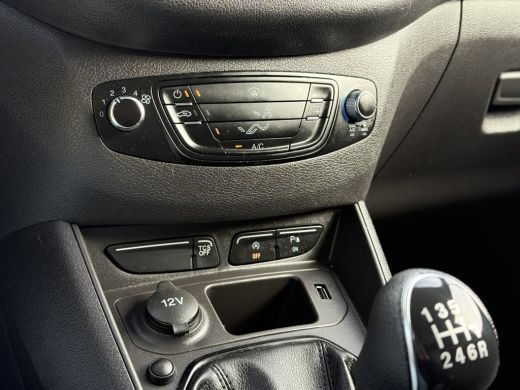 Ford Transit Courier 1.5 TDCI / 1e EIGENAAR / 54.515 KM ! / AIRCO / PDC / NAVI / DAB ActivLease financial lease