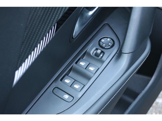 Peugeot 2008 1.2 Hybrid 145 Allure | Navi | Camera | Ad. Cruise control | LED | PDC V+A | DAB | Keyless | ActivLease financial lease
