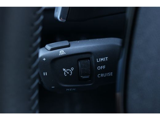 Peugeot 2008 1.2 Hybrid 145 Allure | Navi | Camera | Ad. Cruise control | LED | PDC V+A | DAB | Keyless | ActivLease financial lease