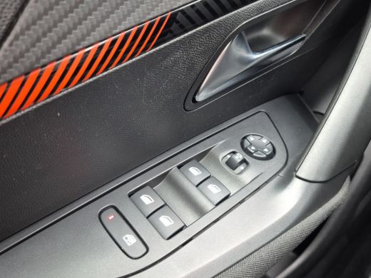 Peugeot 2008 1.2 PureTech Blue Lease Active Full map navigatie | Parkeersensoren | Carplay/android auto | Crui... ActivLease financial lease