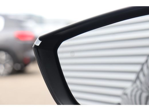 Peugeot 308 1.6 HYBRID 225PK GT PACK AUTOMAAT / NAVI / LEDER / CLIMA / PDC / 18" LMV / CAMERA / KEYLESS / FUL... ActivLease financial lease