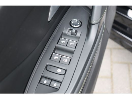 Peugeot 308 1.6 HYBRID 225PK GT PACK AUTOMAAT / NAVI / LEDER / CLIMA / PDC / 18" LMV / CAMERA / KEYLESS / FUL... ActivLease financial lease