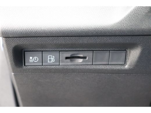 Peugeot 308 1.6 HYBRID 225PK GT PACK AUTOMAAT / NAVI / LEDER / CLIMA / PDC / 18" LMV / CAMERA / KEYLESS / FUL... ActivLease financial lease