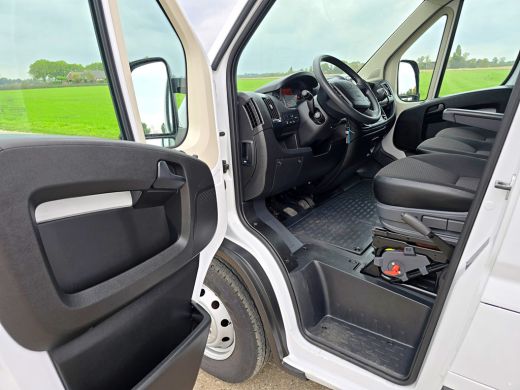 Peugeot Boxer 435 2.2 BlueHDi L4 H3 - 165 Pk - Euro 6 - Airco - ParkeerCamera - Laadklep ActivLease financial lease