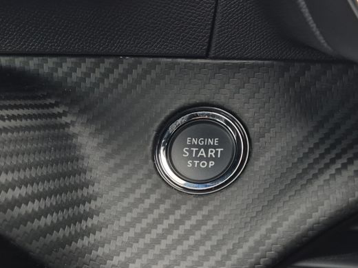 Peugeot e-2008 EV GT 54 kWh Adaptive CC | 3 fase | Camera | Full LED | Keyless | Carplay/android auto | ActivLease financial lease