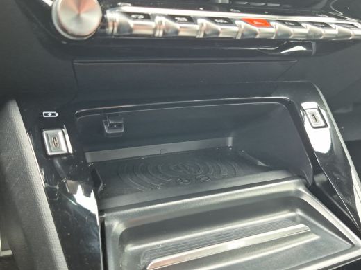 Peugeot e-2008 EV GT 54 kWh Adaptive CC | 3 fase | Camera | Full LED | Keyless | Carplay/android auto | ActivLease financial lease