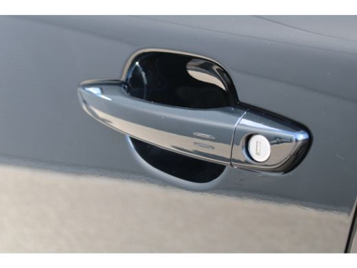 Peugeot e-2008 EV GT 54 kWh | Navigatie | Camera | Fase 3 laden | 18 Inch LMV | Apple carplay | Nieuw model | ActivLease financial lease