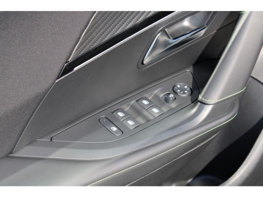 Peugeot e-2008 EV GT 54 kWh | Navigatie | Camera | Fase 3 laden | 18 Inch LMV | Apple carplay | Nieuw model | ActivLease financial lease